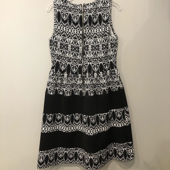 Patterned dress - Picture 2 of 5